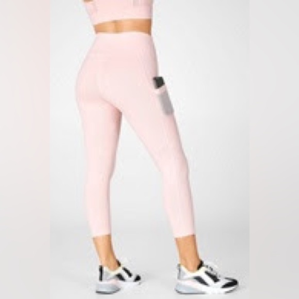 Mila High-Waisted Pocket Capri